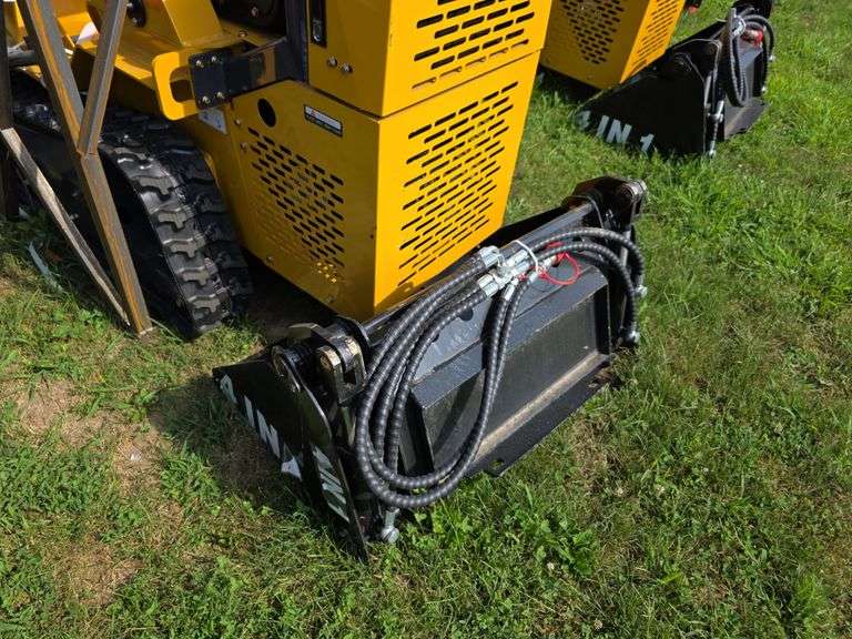 Infront YF480 Seated Mini Skid Loader w/ 4 in 1 Bucket
