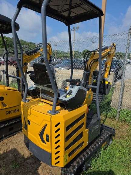 CFG MX12RX Mini Excavator w/ Thumb, Pilot Controls & Blade