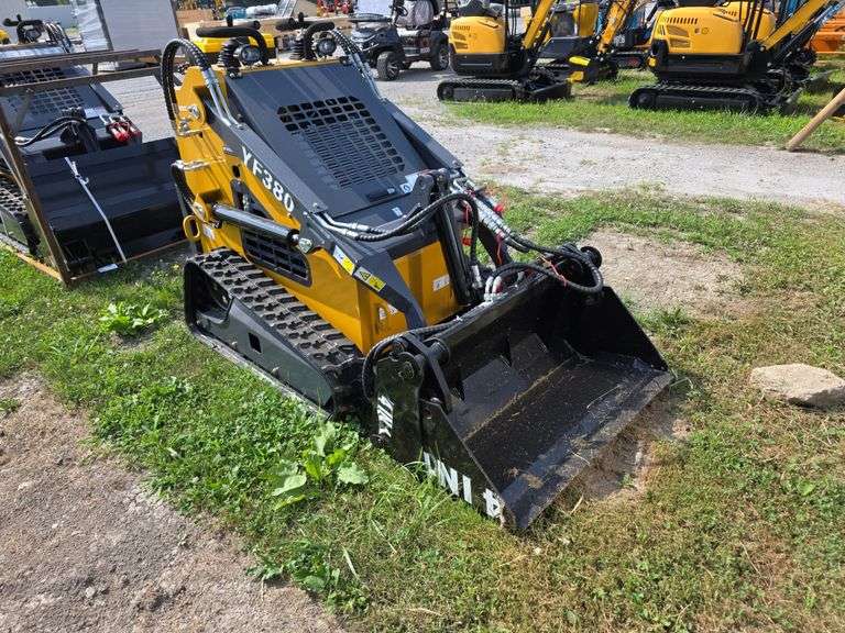 Infront YF380 Mini Skid Loader w/ 4 in 1 Bucket