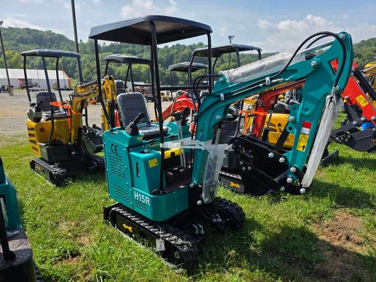 CFG H15R Mini Excavator w/ Thumb, Pilot Controls & Blade