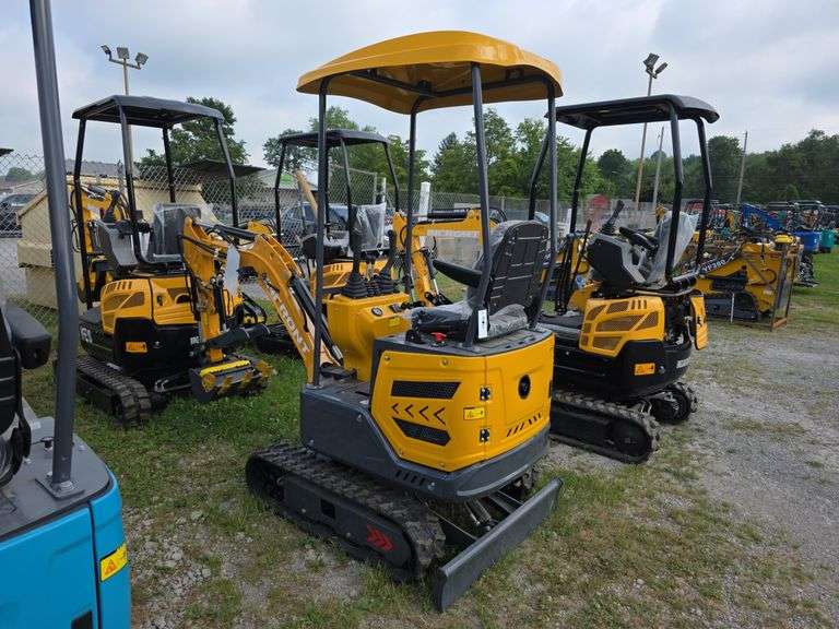 Infront YFE15 Mini Excavator w/ Thumb & Canopy