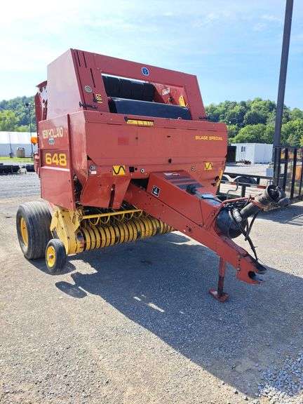 New Holland 648 Round Baler