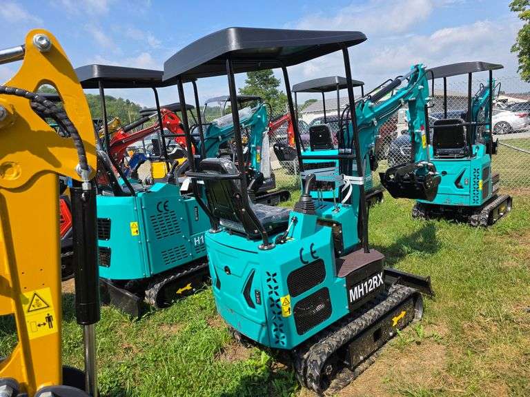 CFG MH12RX Mini Excavator w/ Thumb, Pilot Controls & Blade