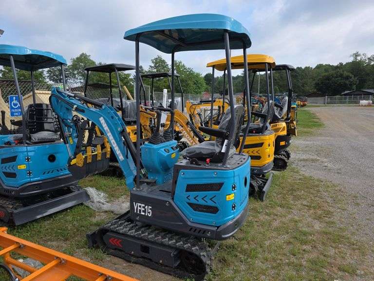 Infront YFE15 Mini Excavator w/ Thumb & Canopy