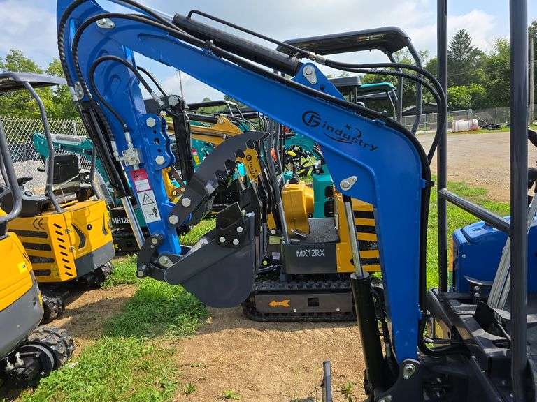 CFG MX20R Mini Excavator w/ Thumb, Pilot Controls & Blade