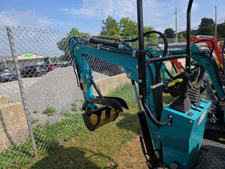CFG KAT12R Mini Excavator w/ Thumb & Blade