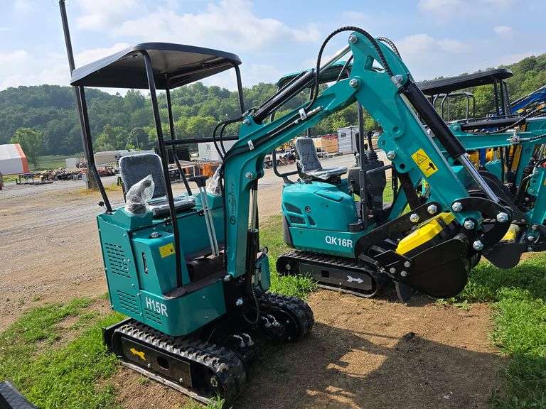 CFG H15R Mini Excavator w/ Thumb, Pilot Controls & Blade
