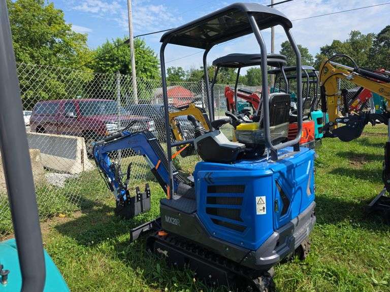 CFG MX20R Mini Excavator w/ Hyd. Thumb, Blade & Pilot Controls
