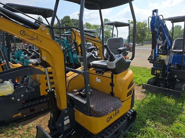 CFG QK18R Mini Excavator w/ Thumb, Pilot Controls & Blade