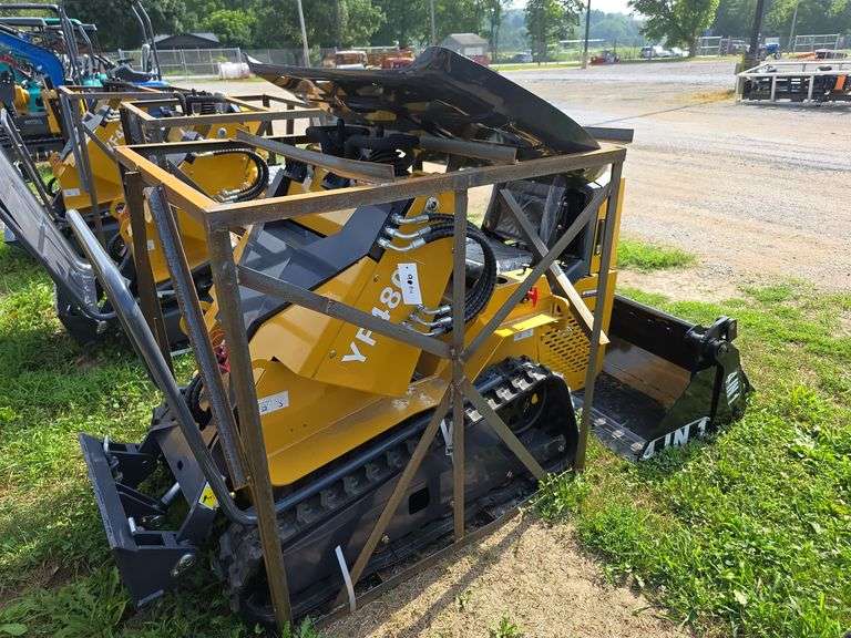 Infront YF480 Seated Mini Skid Loader w/ 4 in 1 Bucket