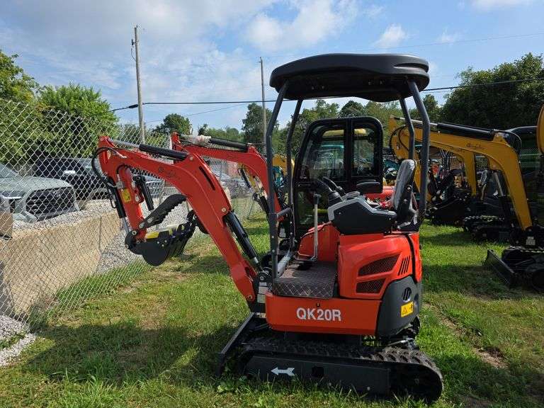 CFG QK20R Mini Excavator w/ Hyd. Thumb, Blade & Pilot Controls