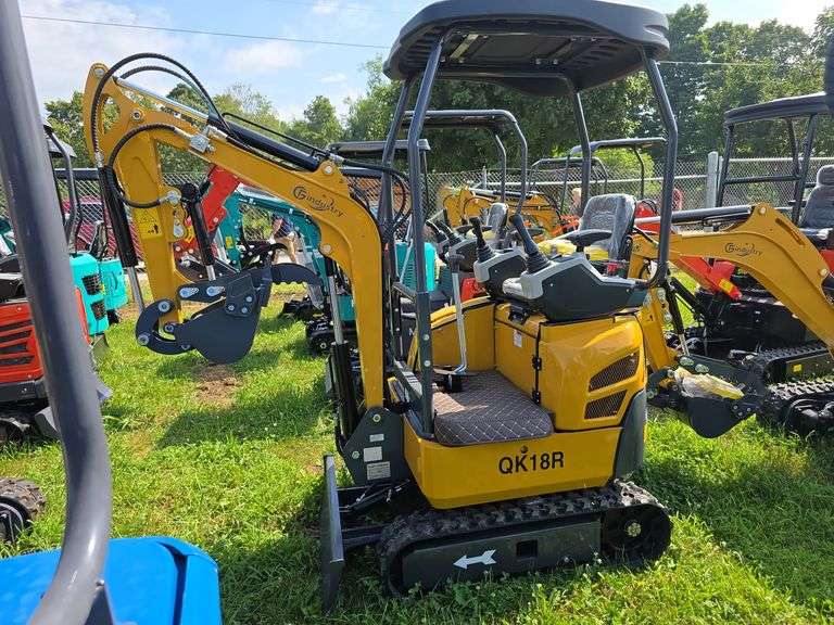 CFG QK18R Mini Excavator w/ Thumb, Pilot Controls & Blade