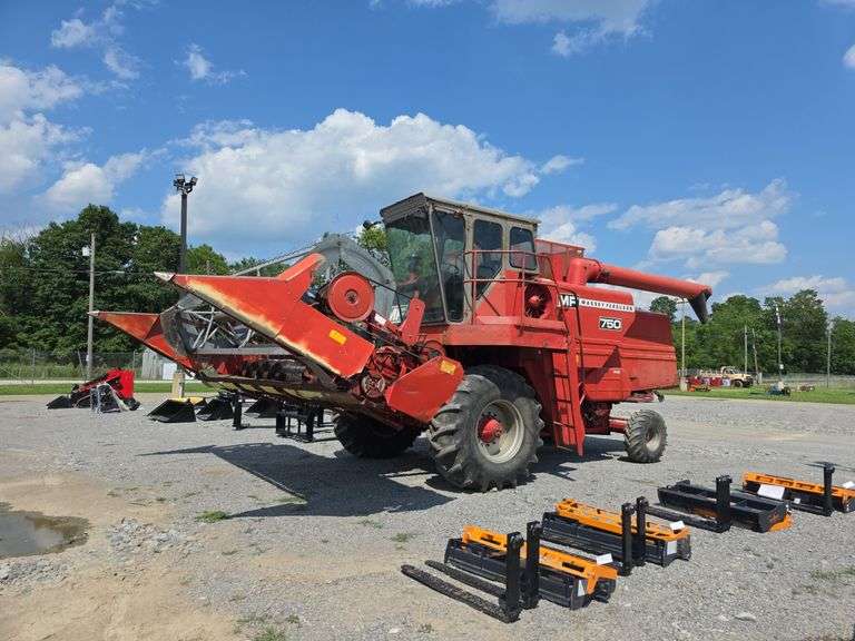 Massey 750 Combine w/ corn & grain heads