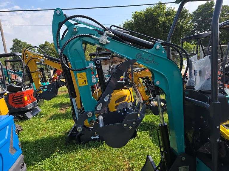 CFG QK16R Mini Excavator w/ Hyd. Thumb, Blade & Pilot Controls