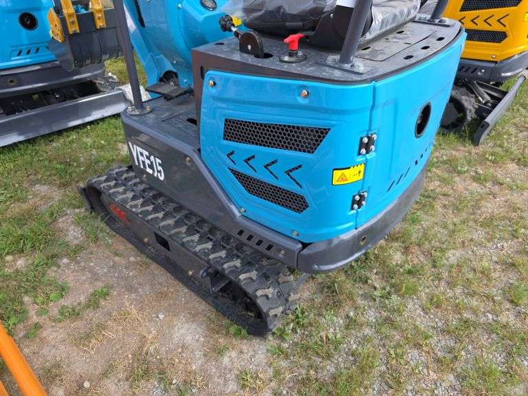 Infront YFE15 Mini Excavator w/ Thumb & Canopy