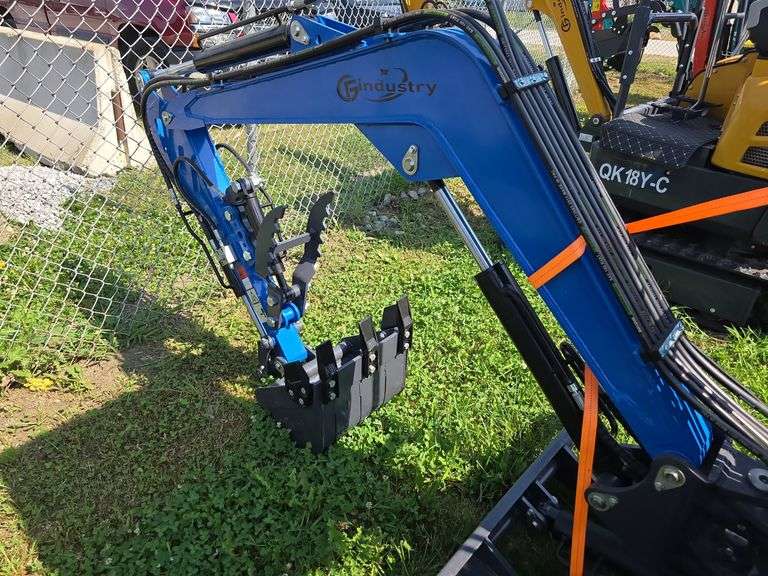 CFG MX20R Mini Excavator w/ Hyd. Thumb, Blade & Pilot Controls