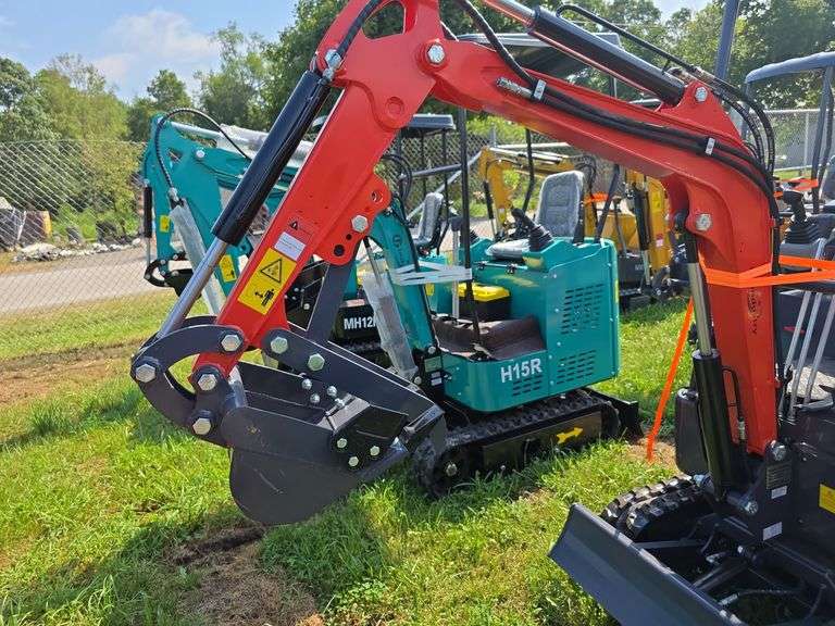 CFG MX15RX Mini Excavator w/ Thumb, Pilot Controls & Blade