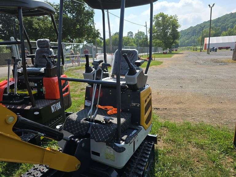 CFG XZ20R Mini Excavator w/ Thumb, Pilot Controls & Blade