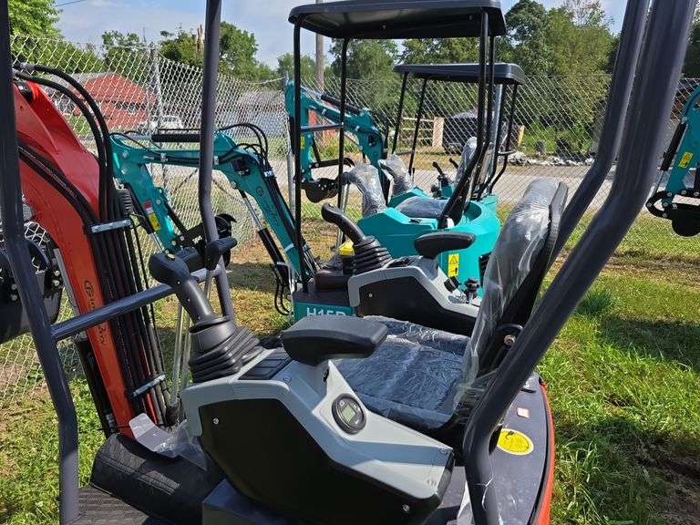 CFG MX15RX Mini Excavator w/ Thumb, Pilot Controls & Blade