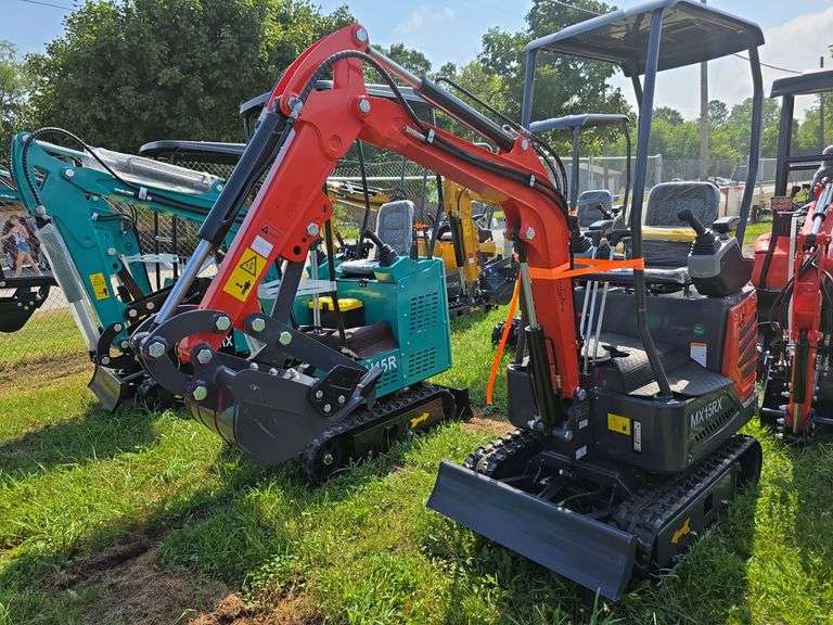 CFG MX15RX Mini Excavator w/ Thumb, Pilot Controls & Blade
