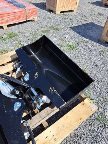 TPM 32" Excavator Tilting Bucket