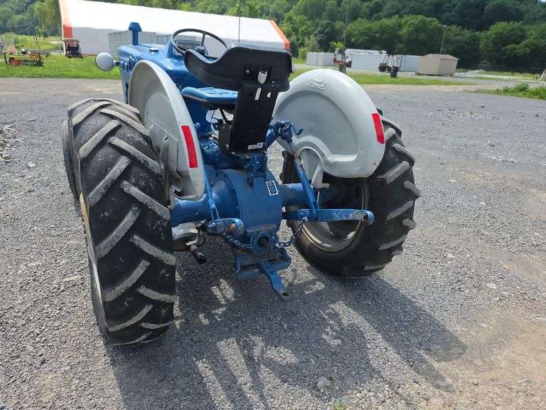 Ford 2000 Tractor