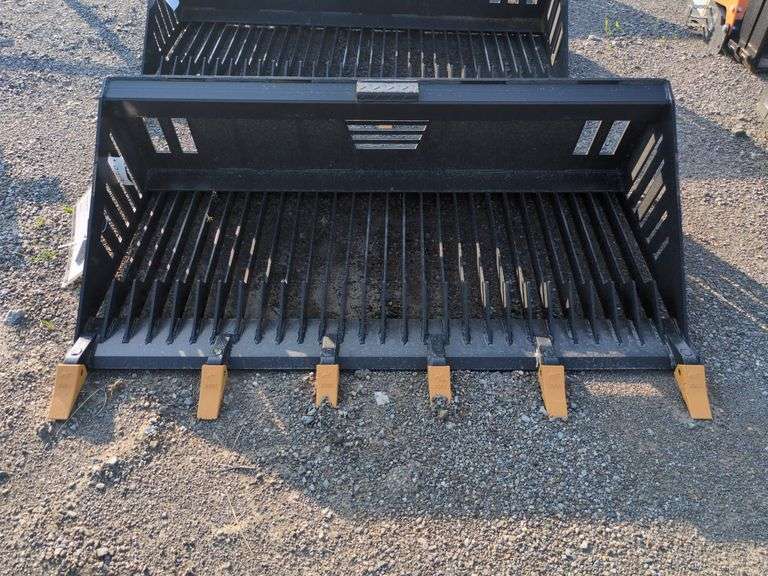 Landhonor 66" Rock Bucket