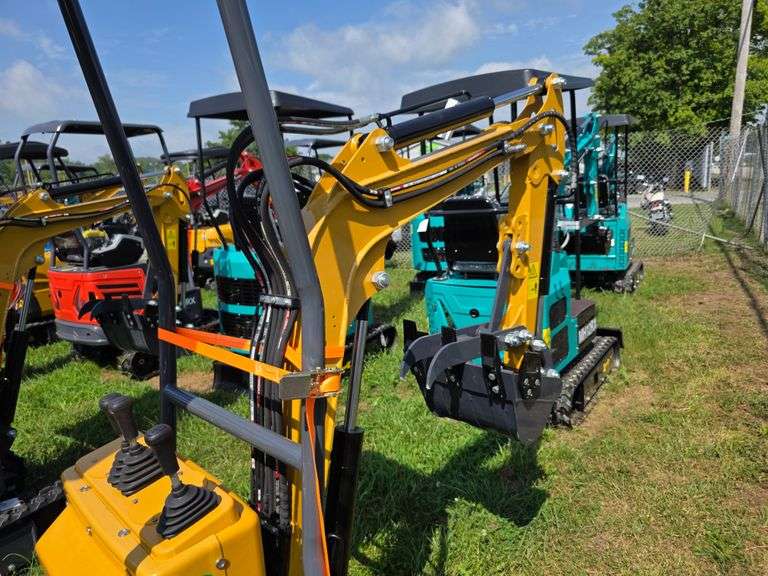 CFG MX12RX Mini Excavator w/ Thumb, Pilot Controls & Blade