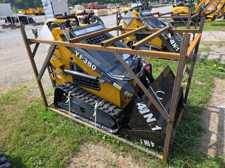 Infront YF380 Mini Skid Loader w/ 4 in 1 Bucket