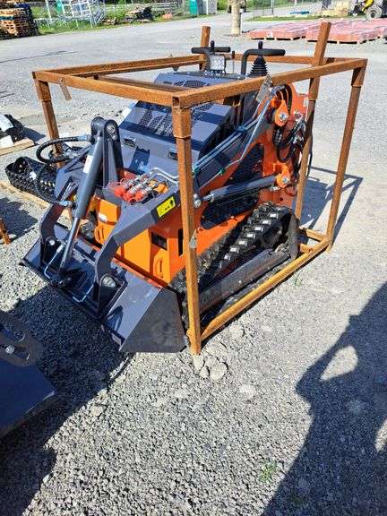 TPM T-460 Mini Skid Loader