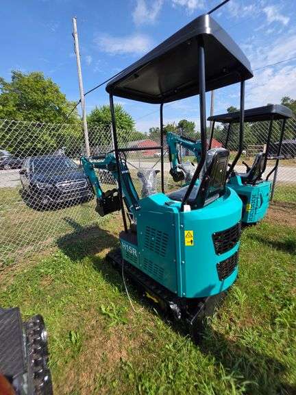 CFG H15R Mini Excavator w/ Thumb, Pilot Controls & Blade