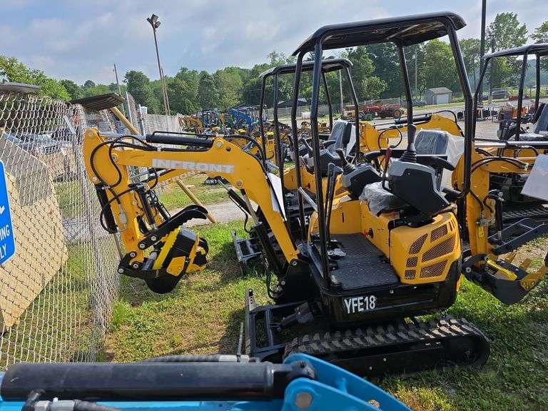 Infront YFE18 Mini Excavator w/ Thumb & Canopy