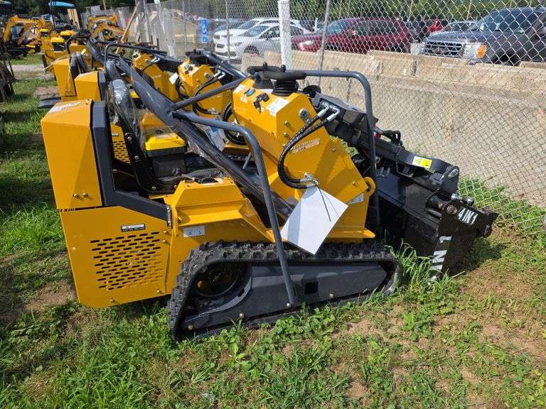 Infront YF480 Seated Mini Skid Loader w/ 4 in 1 Bucket