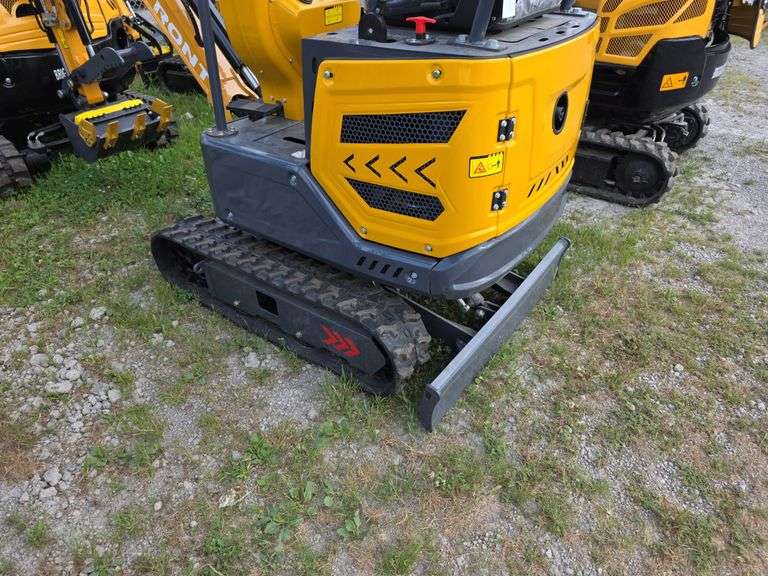 Infront YFE15 Mini Excavator w/ Thumb & Canopy