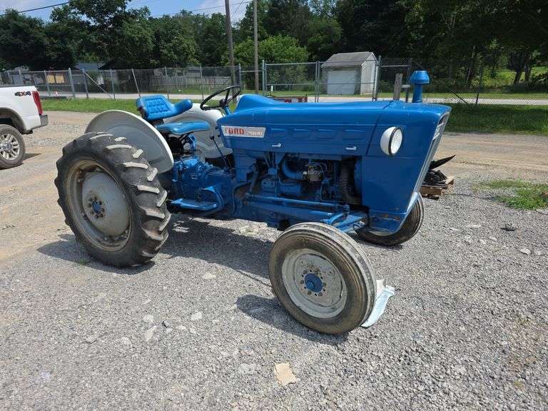 Ford 2000 Tractor