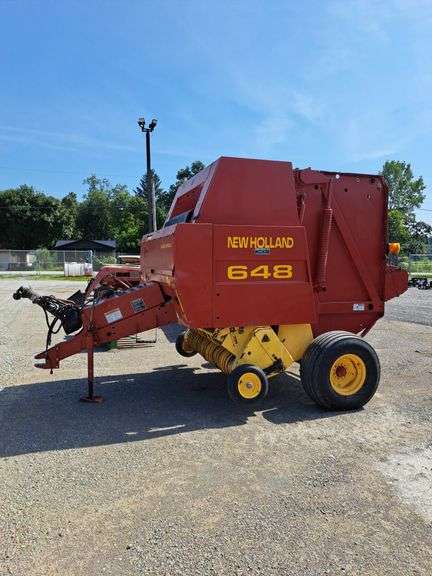 New Holland 648 Round Baler