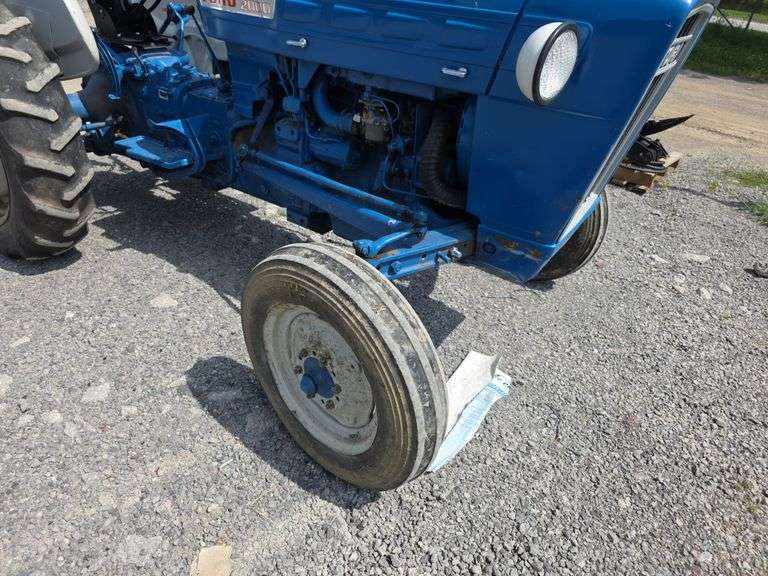 Ford 2000 Tractor