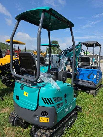 CFG QK16R Mini Excavator w/ Hyd. Thumb, Blade & Pilot Controls