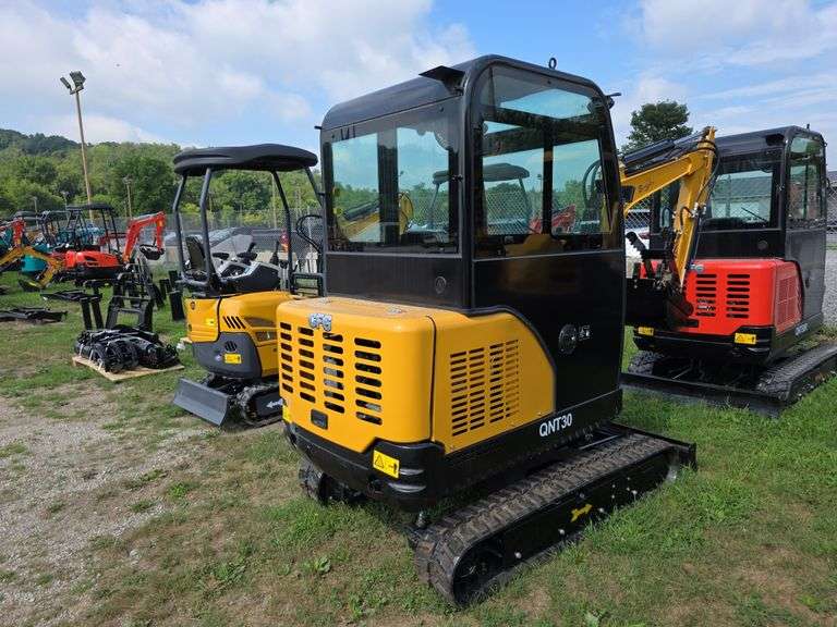 CFG QNT30 Mini Excavator w/ Cab, Hyd. Thumb, Blade & Pilot Controls