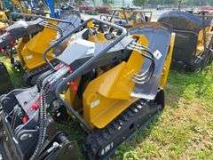 Infront YF480 Seated Mini Skid Loader w/ 4 in 1 Bucket