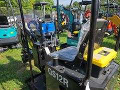 CFG QS12R Mini Excavator w/ Hyd. Thumb, Blade & Pilot Controls