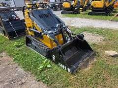 Infront YF380 Mini Skid Loader w/ 4 in 1 Bucket