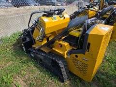 Infront YF480 Seated Mini Skid Loader w/ 4 in 1 Bucket