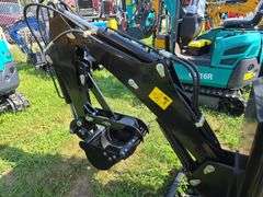 CFG QS12R Mini Excavator w/ Hyd. Thumb, Blade & Pilot Controls