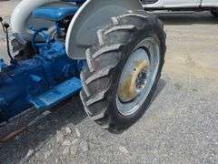 Ford 2000 Tractor