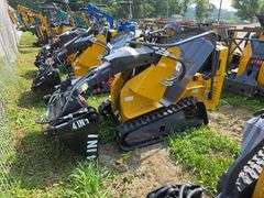 Infront YF480 Seated Mini Skid Loader w/ 4 in 1 Bucket