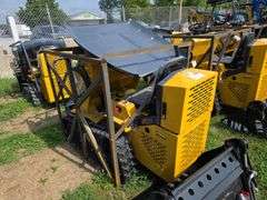 Infront YF480 Seated Mini Skid Loader w/ 4 in 1 Bucket