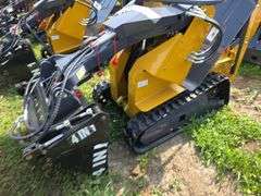 Infront YF480 Seated Mini Skid Loader w/ 4 in 1 Bucket
