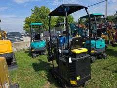 CFG QS12R Mini Excavator w/ Hyd. Thumb, Blade & Pilot Controls