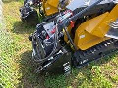 Infront YF480 Seated Mini Skid Loader w/ 4 in 1 Bucket